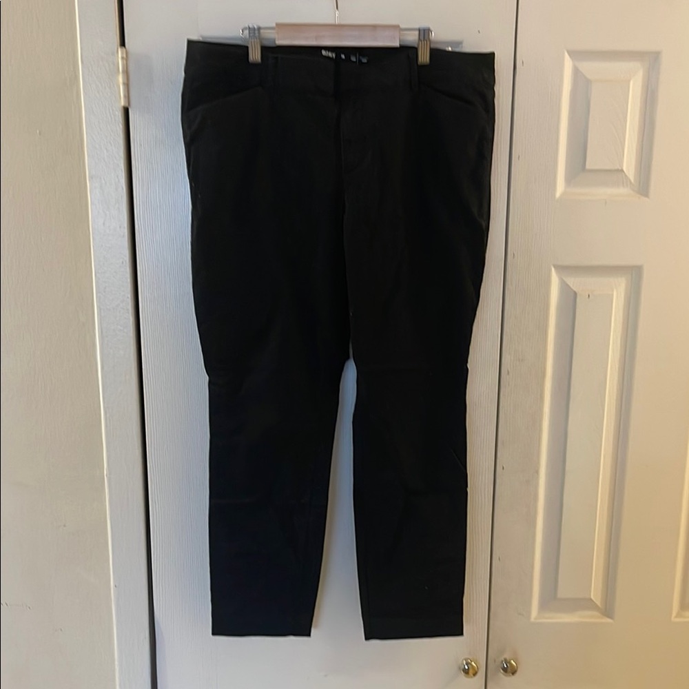 Old Navy Mid-Rise Pixie Chinos Size 16 In Black